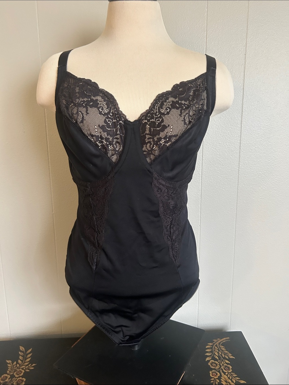 Beautiful Black maidenform Fleexes extra firm control lace trim body shaper